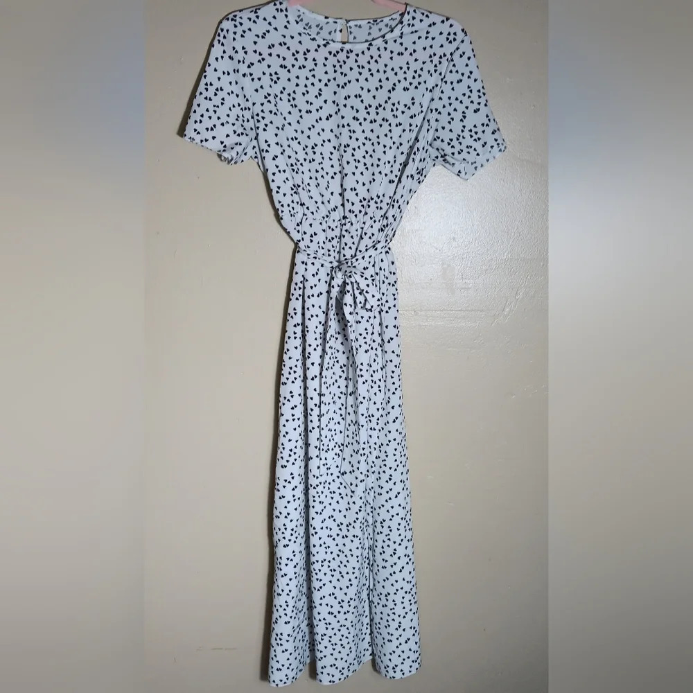 Shein white and black heart dress. Short sleeves. Size small. 100% polyester - Picture 2 of 7